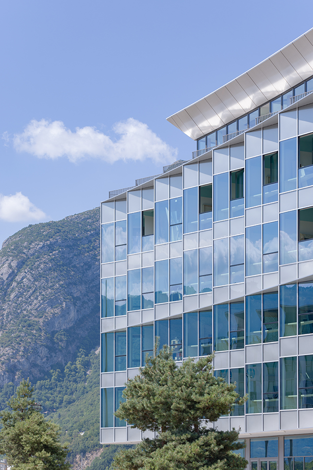 p328_grenoble_mandela_detail-facade-julien-tragin.jpg
